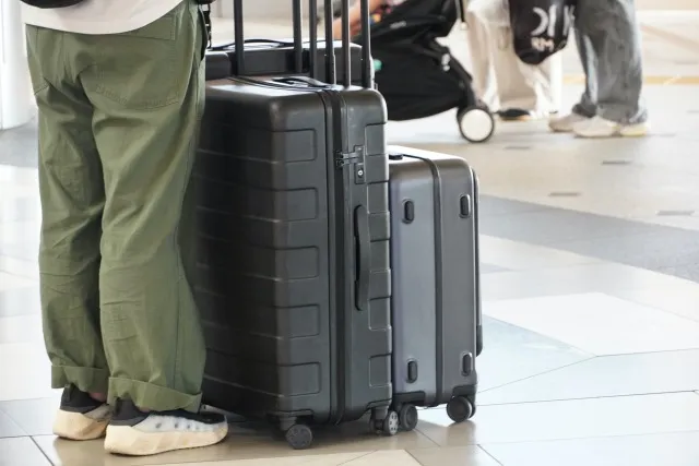 観光客の「キャリーケース」問題。旅行を楽しむためのマナー 【札幌 民泊 管理 運営代行】